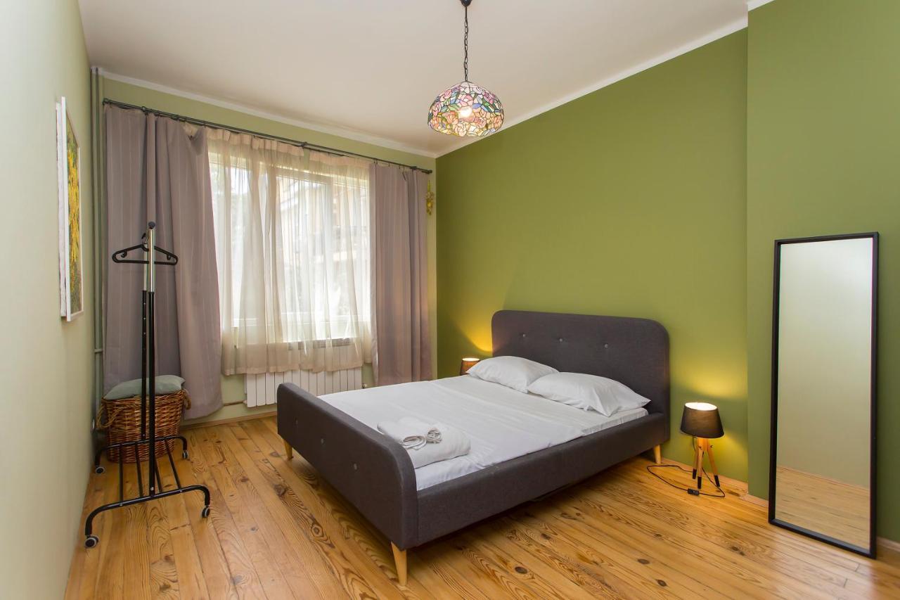 Colorful 2Bdr Apartment In The City Center Sofía Exterior foto